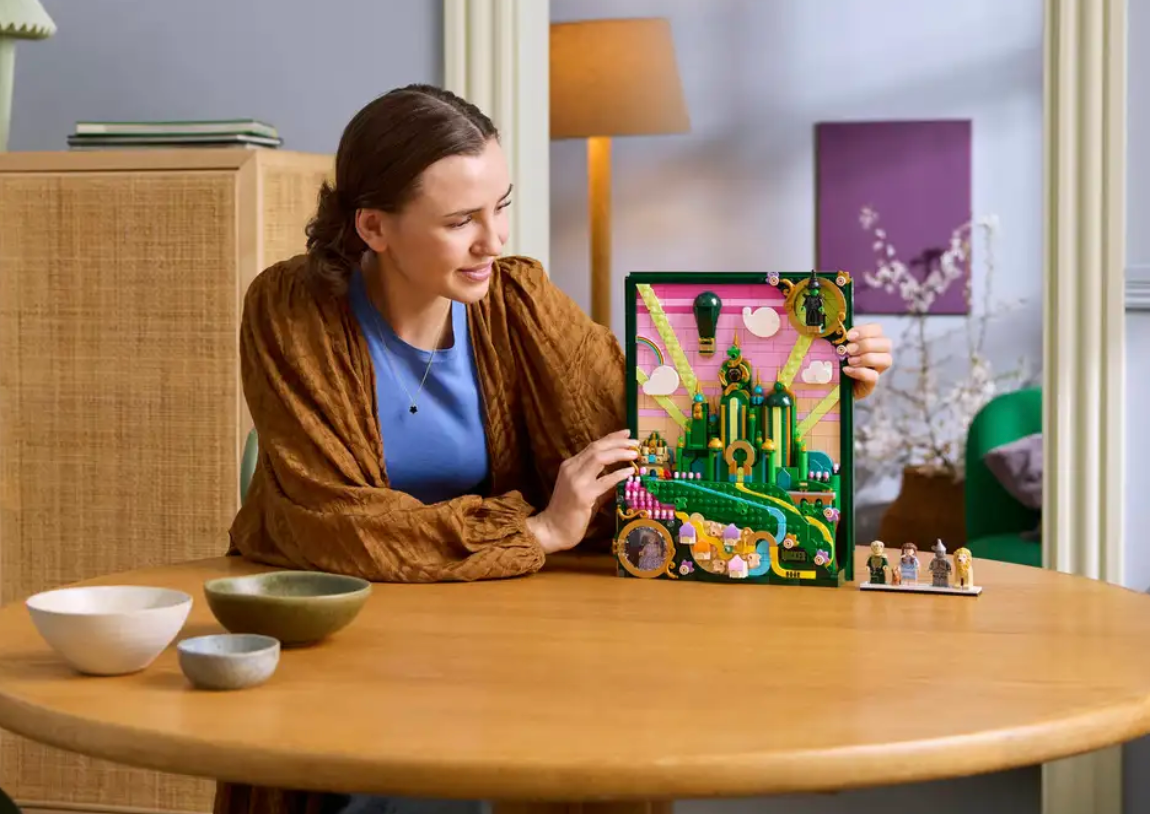 LEGO Wicked 75685 - Emerald City Wall Art The Wizard of Oz Minifigures