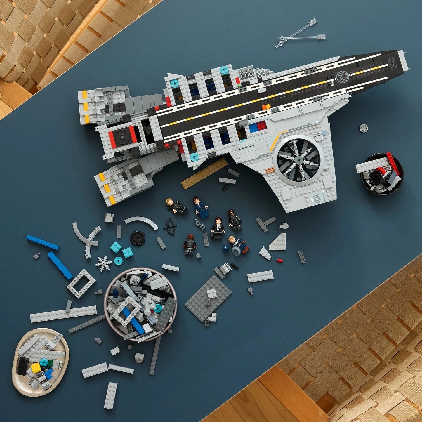 LEGO Super Heroes: Marvel S.H.I.E.L.D. Helicarrier (76354) use eBay code $50 Off