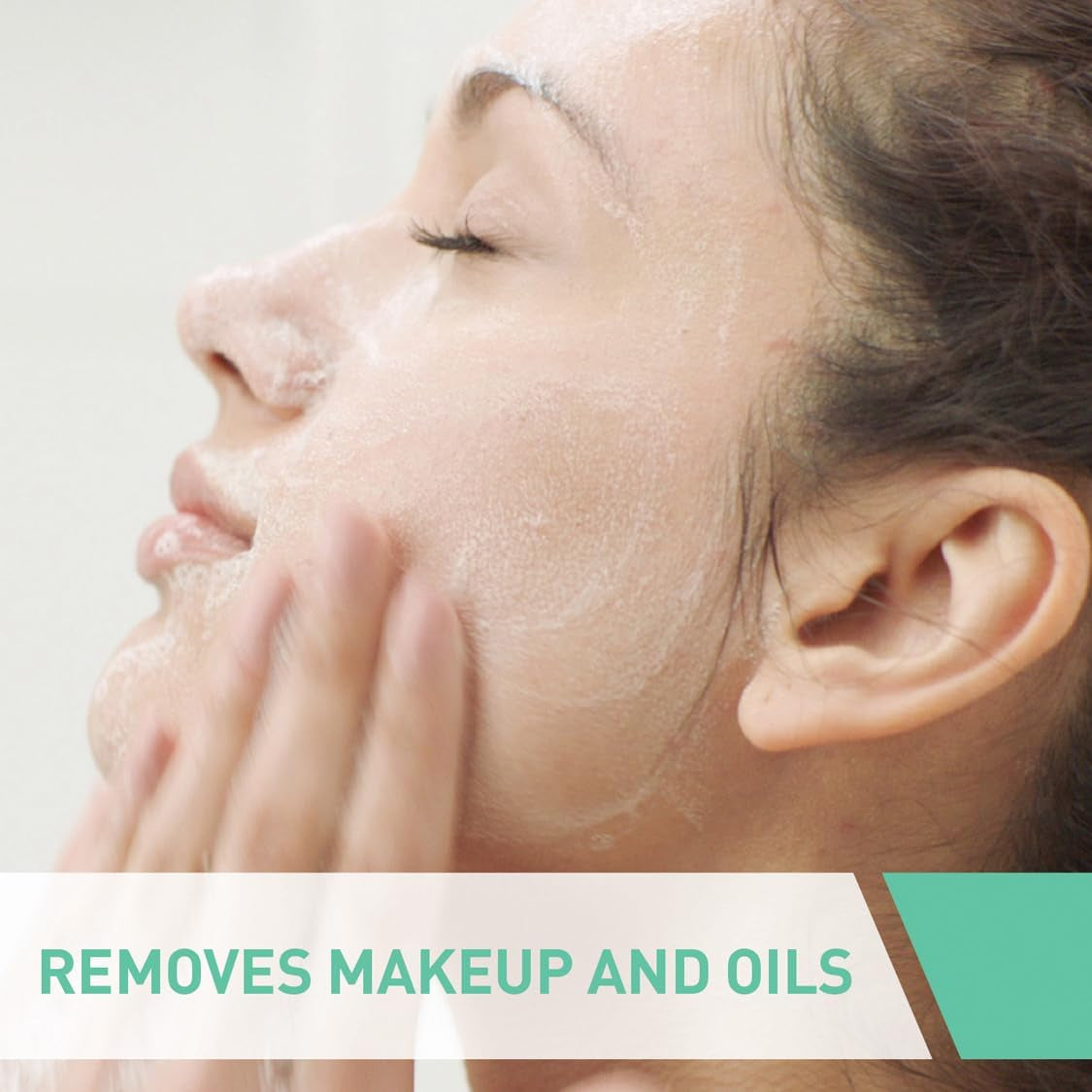 Foaming Cleanser Gel Face Wash for Normal to Oily Skin, Removes Oil without Disrupting the Protective Skin Barrier, Hyaluronic Acid + Niacinamide + Ceramides, Fragrance Free, Oil Control, 473Ml