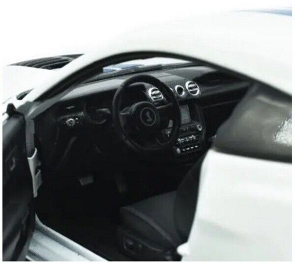 Maisto 1:18 Diecast Special Edition 2020 Mustang Shelby GT500 Model Car White