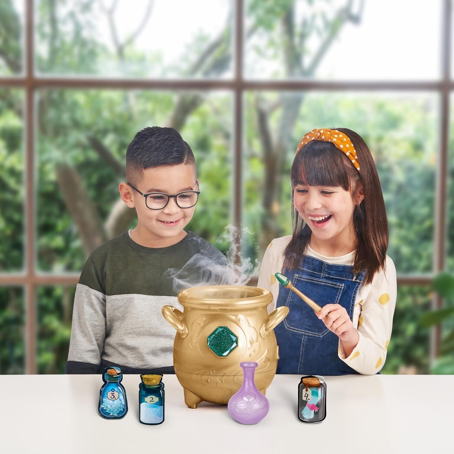 Magic Mixies - Magical Real Misting Gold Cauldron with 8 Inch Plush Toy