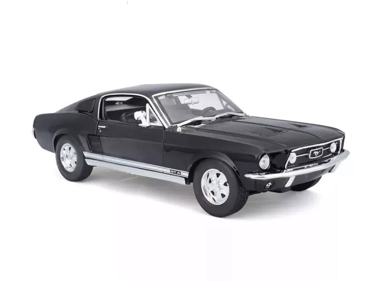 Maisto 1967 Ford Mustang GTA Fastback 1:18 Diecast model Car Black