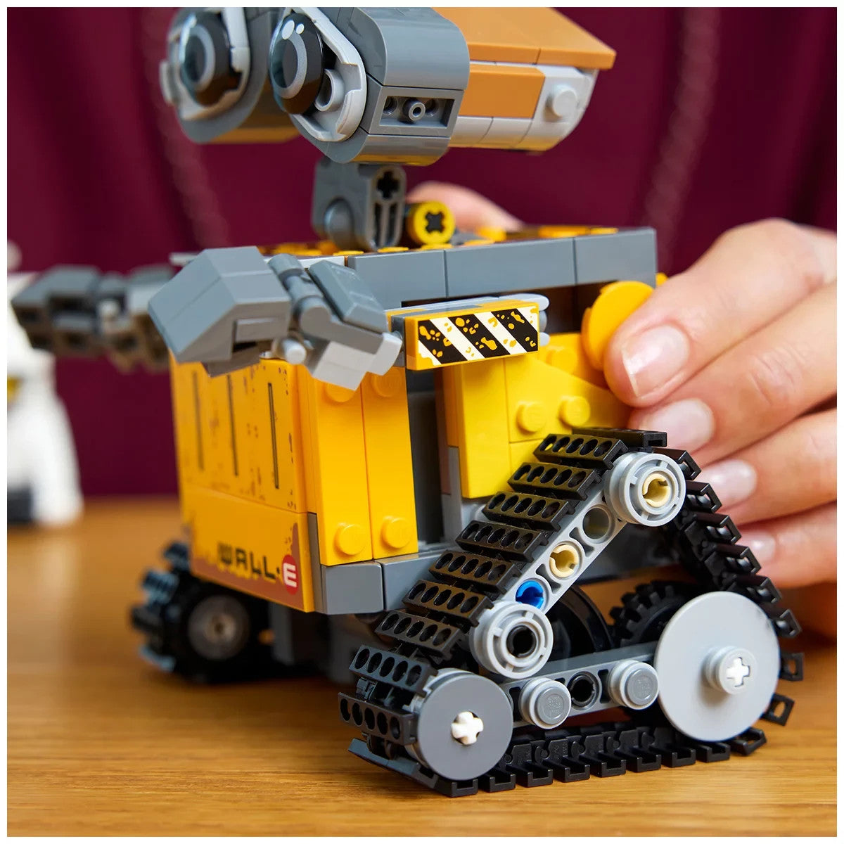 LEGO Disney Pixar 43279 WALL-E & EVE