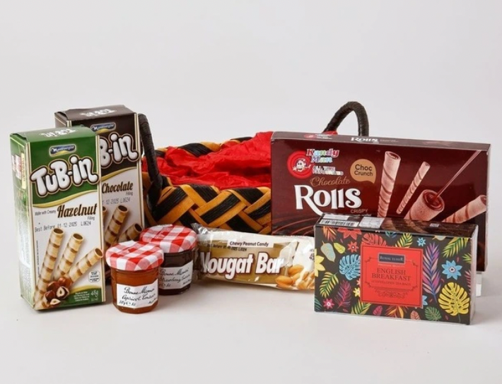 Christmas, Birthday, Anniversary, Party Mixed Delight Hamper - Assorted*