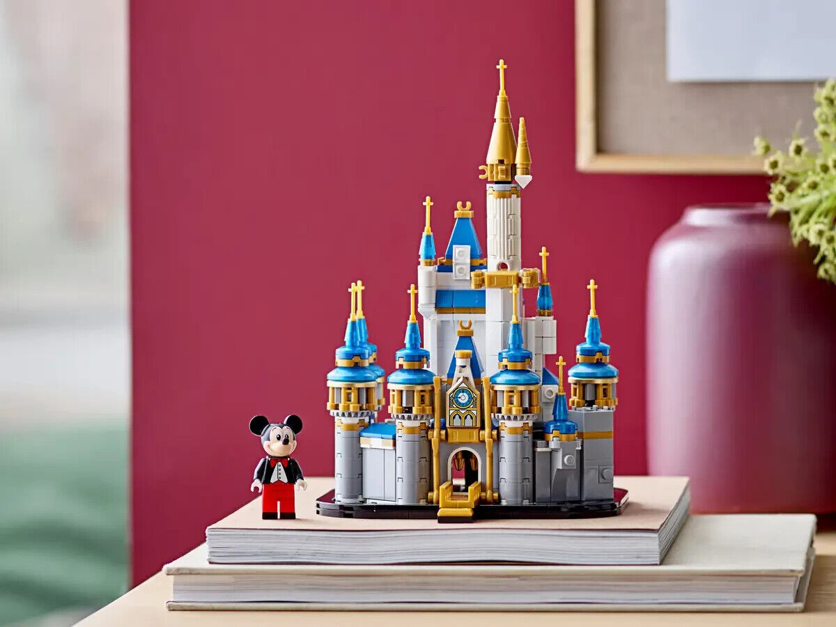 LEGO Disney: Mini Disney Castle Disneyland Cinderella Castle Mickey Mouse 40478