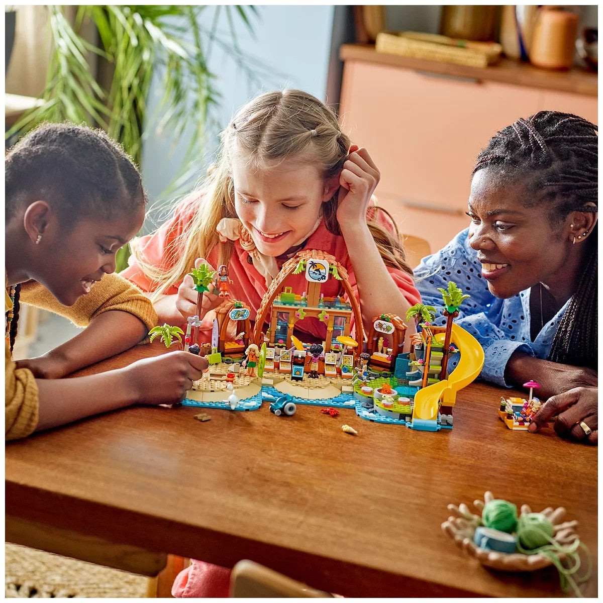 LEGO Friends 42673: Family Holiday Beach Resort