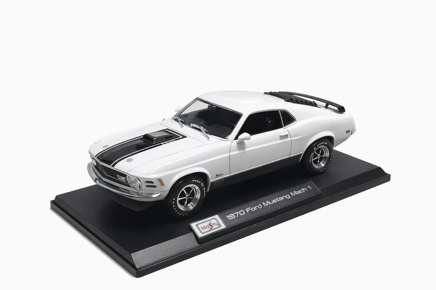 Maisto 1970 Ford Mustang Mach 1 White Die Cast Model car