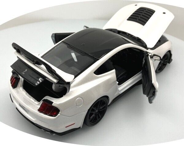 Maisto 2020 Mustang Shelby GT500 1:18 Metallic White 1:18 Diecast model car 