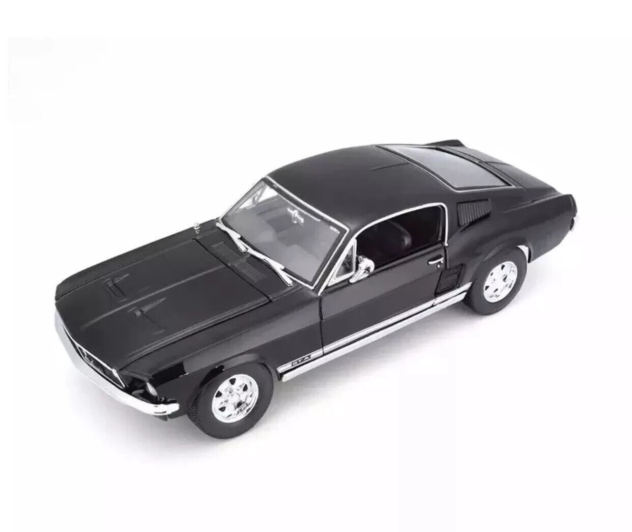 Maisto 1967 Ford Mustang GTA Fastback 1:18 Diecast model Car Black