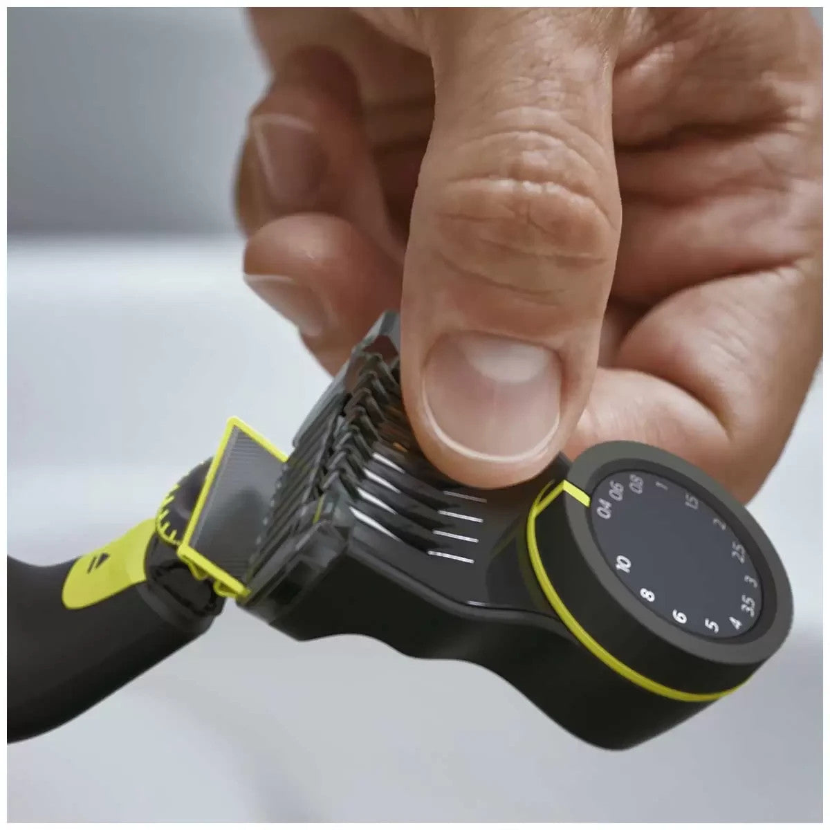 Philips OneBlade Face PRO 360 Bundle 12 Length Precision Comb 2X Blade