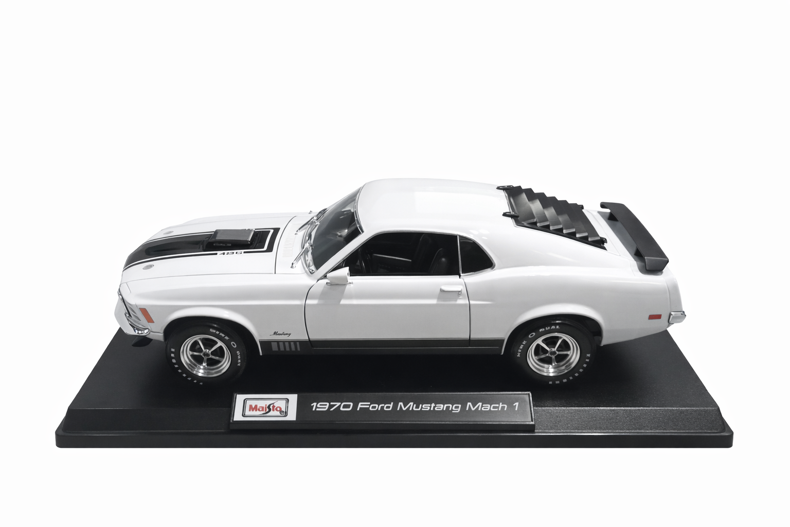 Maisto 1970 Ford Mustang Mach 1 White Die Cast Model car