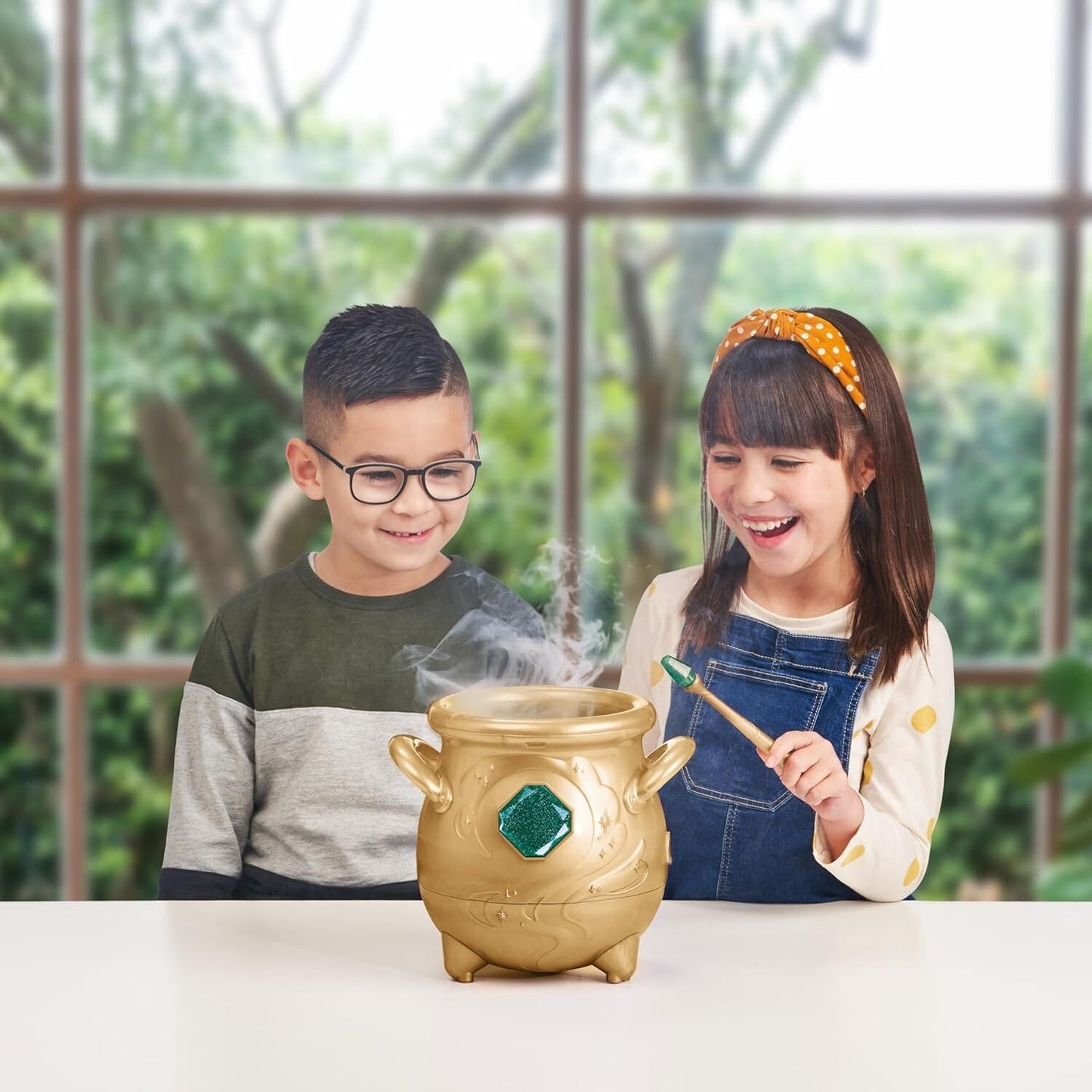 Magic Mixies - Magical Real Misting Gold Cauldron with 8 Inch Plush Toy