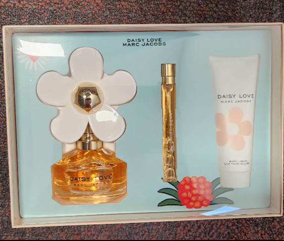 Marc Jacobs Daisy Love Gift Set 3pcs 100ml, 10ml EDT Spray Body Lotion 75ml