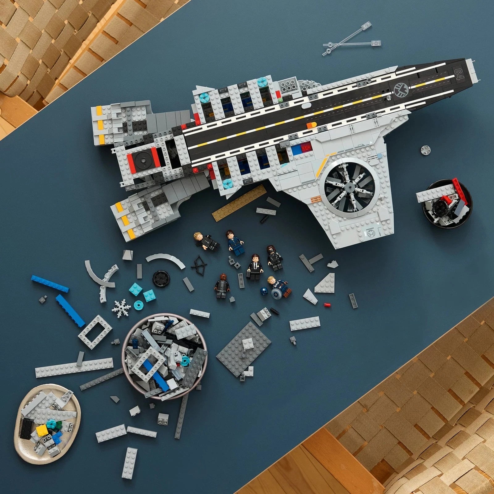 LEGO Super Heroes: Marvel S.H.I.E.L.D. Helicarrier (76354) use eBay code $50 Off