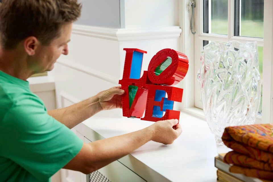 LEGO ART LOVE (31214) NEW Robert Indiana Sculpture "LOVE" Shinjuku Tokyo Japan