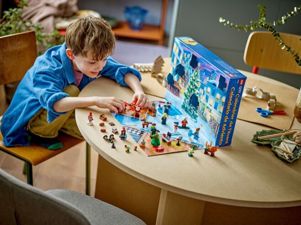 LEGO CITY Advent Calendar 2023 (60381)