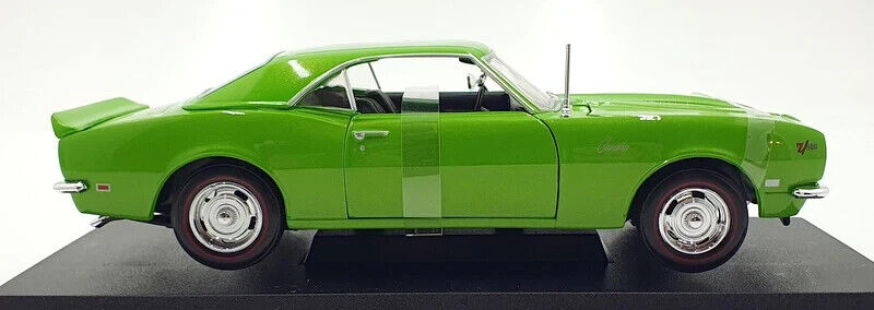 Maisto 1968 Chevrolet Camaro Z/28 Green Coupe 1:18 diecast Car