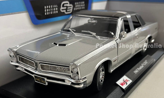 Maisto 1965 Pontiac GTO Silver 1:18 Diecast Model Car American Muscle Car