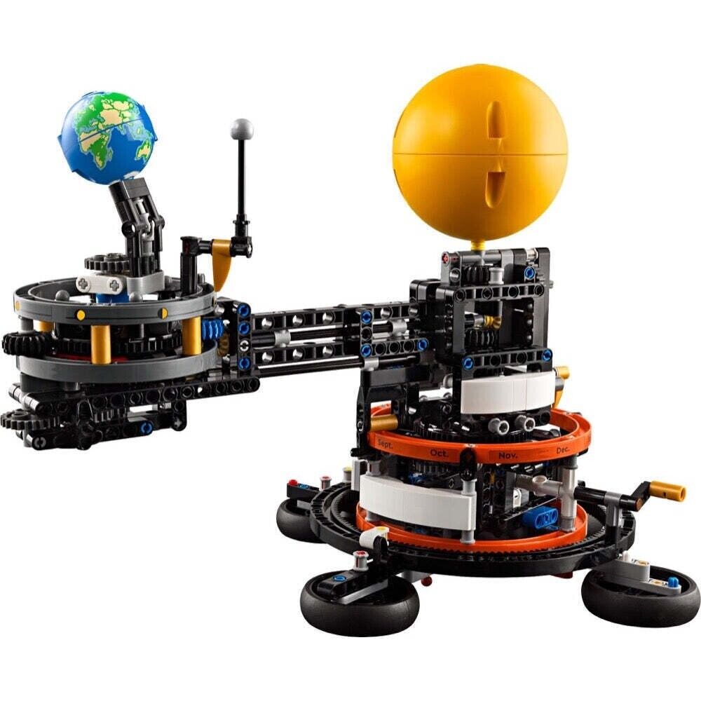 LEGO 42179 Technic Planet Earth and Moon in Orbit