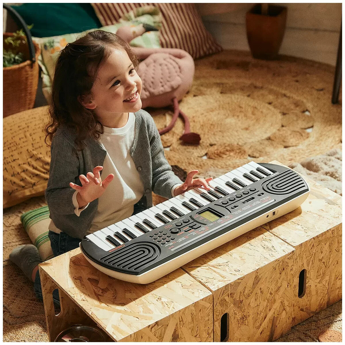 Casio Casiotone SA81 44-Key Musical Portable Mini Electric Keyboard Black