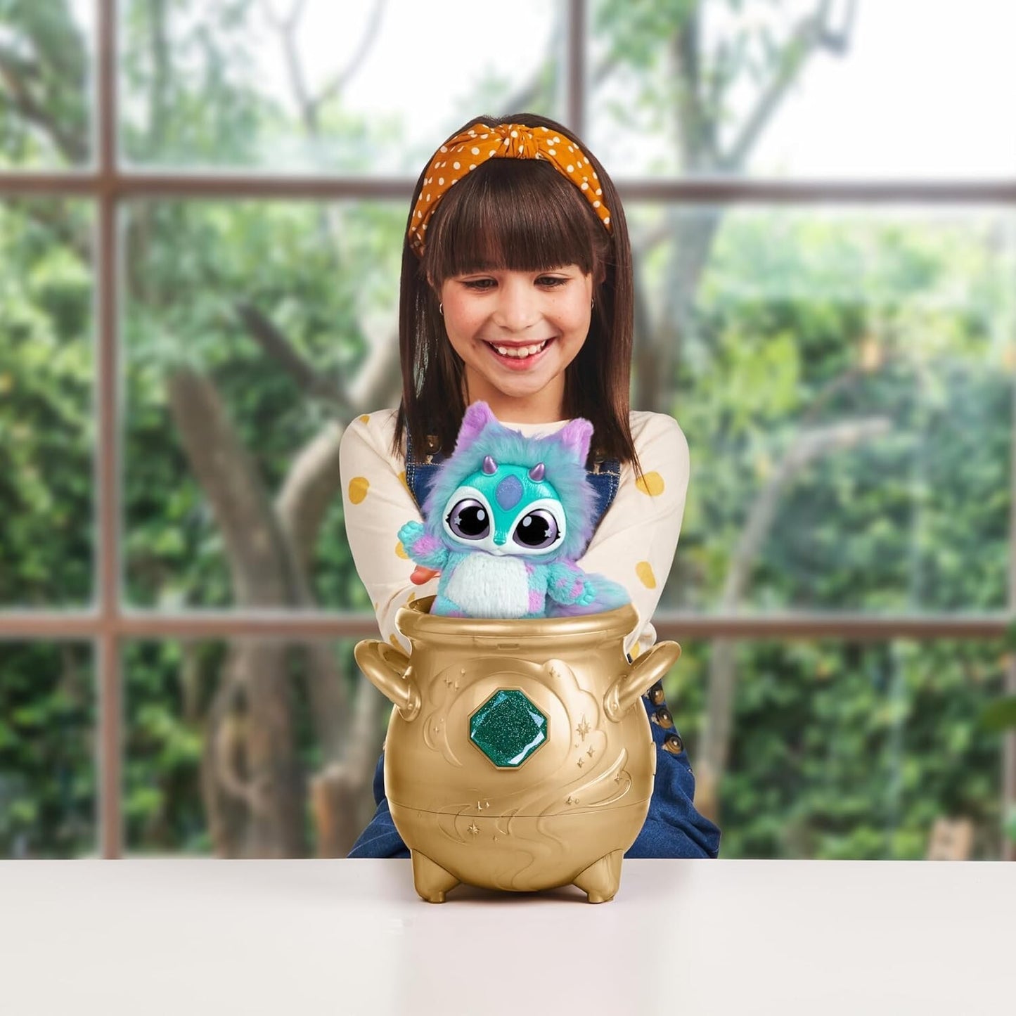Magic Mixies - Magical Real Misting Gold Cauldron with 8 Inch Plush Toy