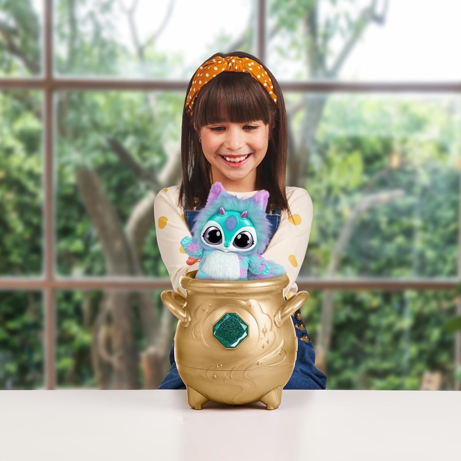 Magic Mixies - Magical Real Misting Gold Cauldron with 8 Inch Plush Toy
