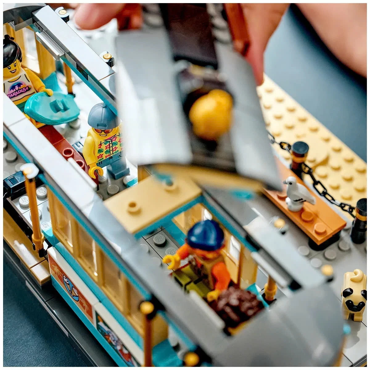 LEGO City Classic Beach Streetcar 60506 Brand New & Sealed