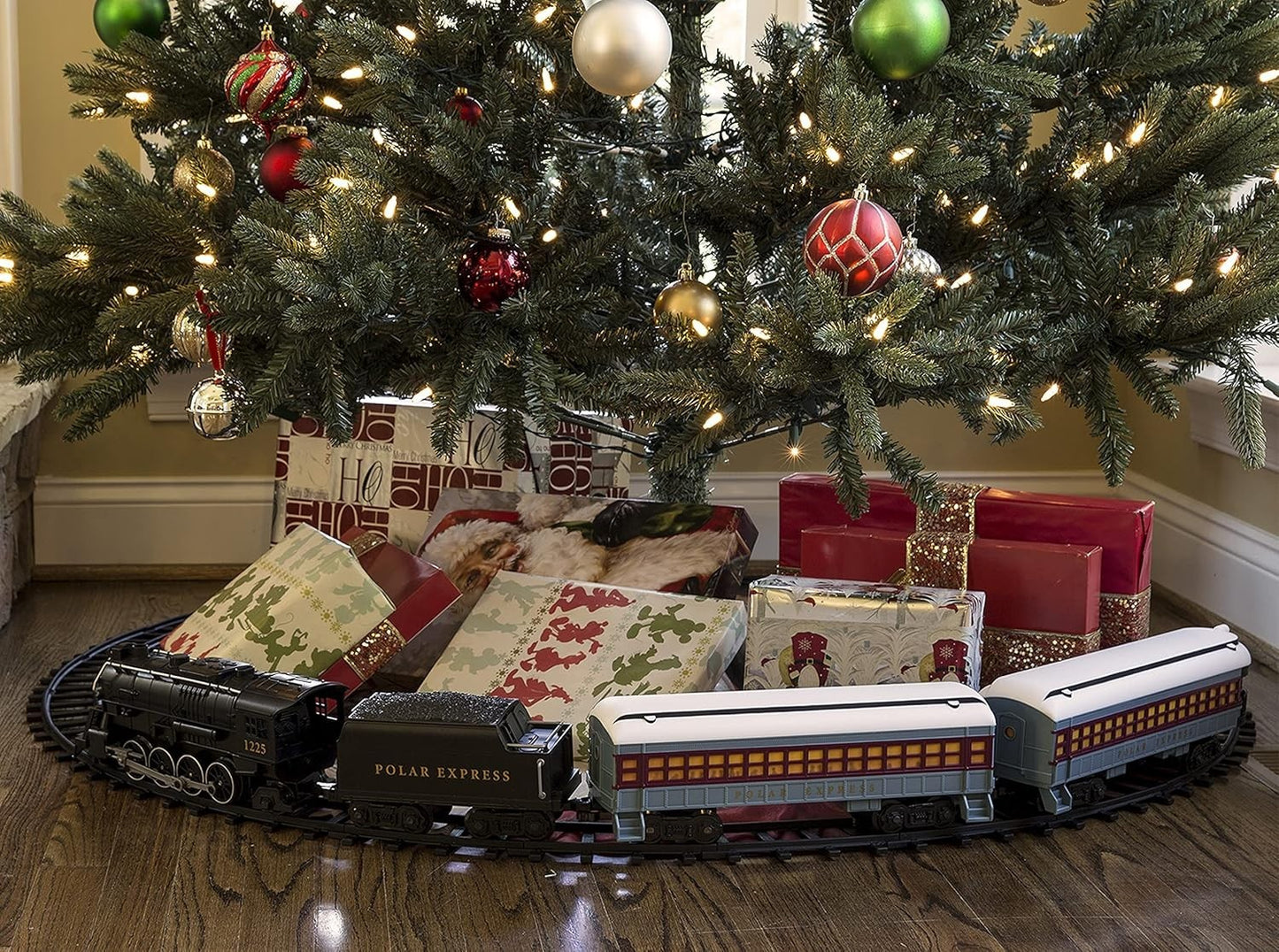 Lionel The Polar Express Ready-to-Play Train Set Battery Powered with Bluetooth