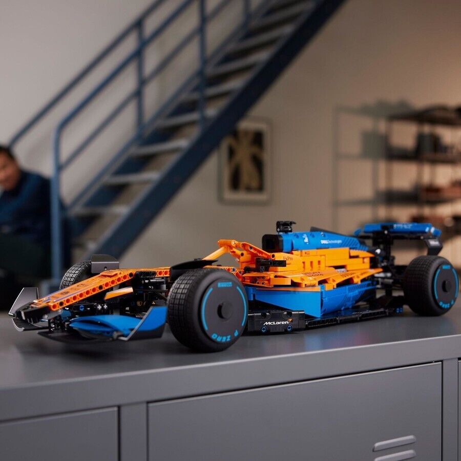 NEW LEGO Technic McLaren Formula 1 Team 2022 Race Car 42141 F1