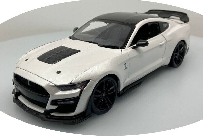 Maisto 2020 Mustang Shelby GT500 1:18 Metallic White 1:18 Diecast model car 