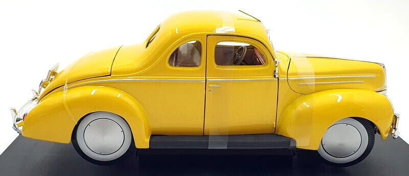 Maisto Diecast Model 1:18 scale - 1939 Ford Deluxe Coupe Yellow