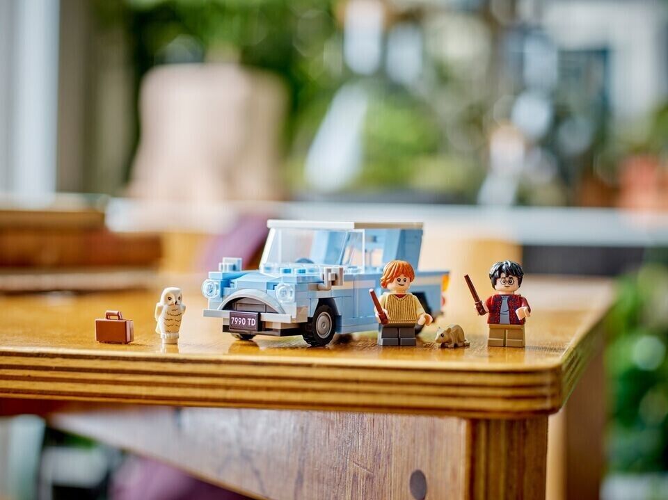 LEGO 76424 Harry Potter Flying Ford Anglia Hedwig Owl Ron Weasley