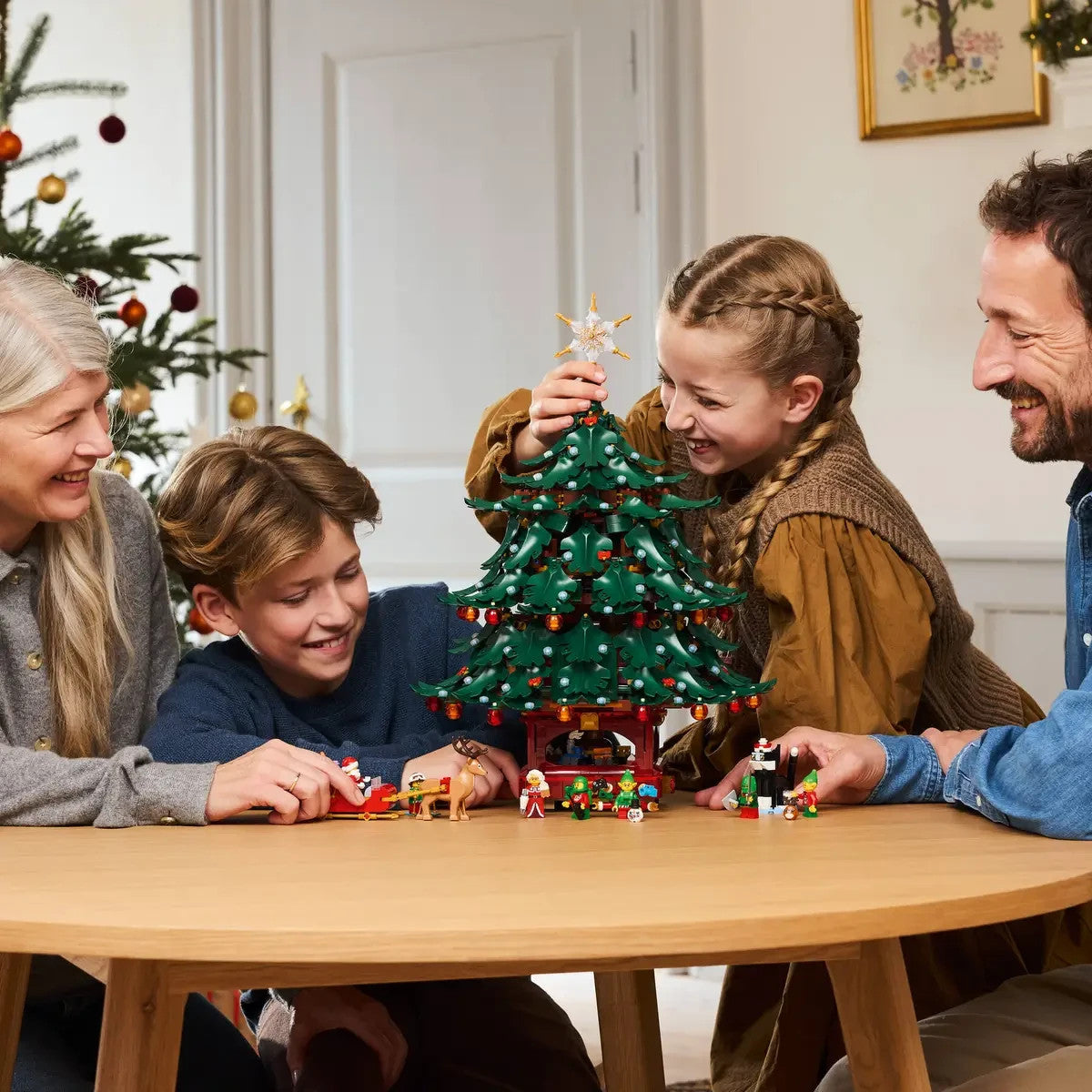 LEGO 41843 Family Christmas Tree Decoration Brand New Sealed