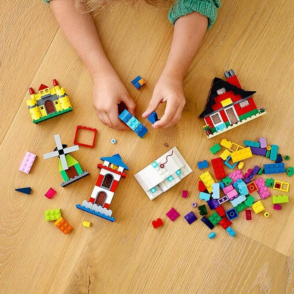 LEGO 11008 CLASSIC BRICKS AND EYES HOUSES SET - BRAND NEW