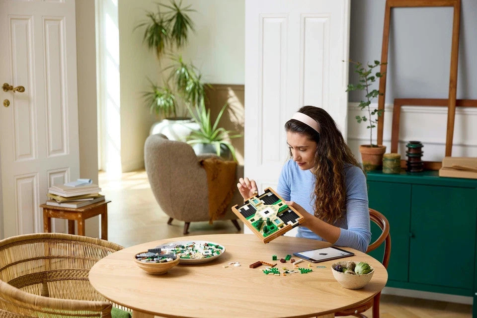 LEGO Icons Fountain Garden (10359) NEW