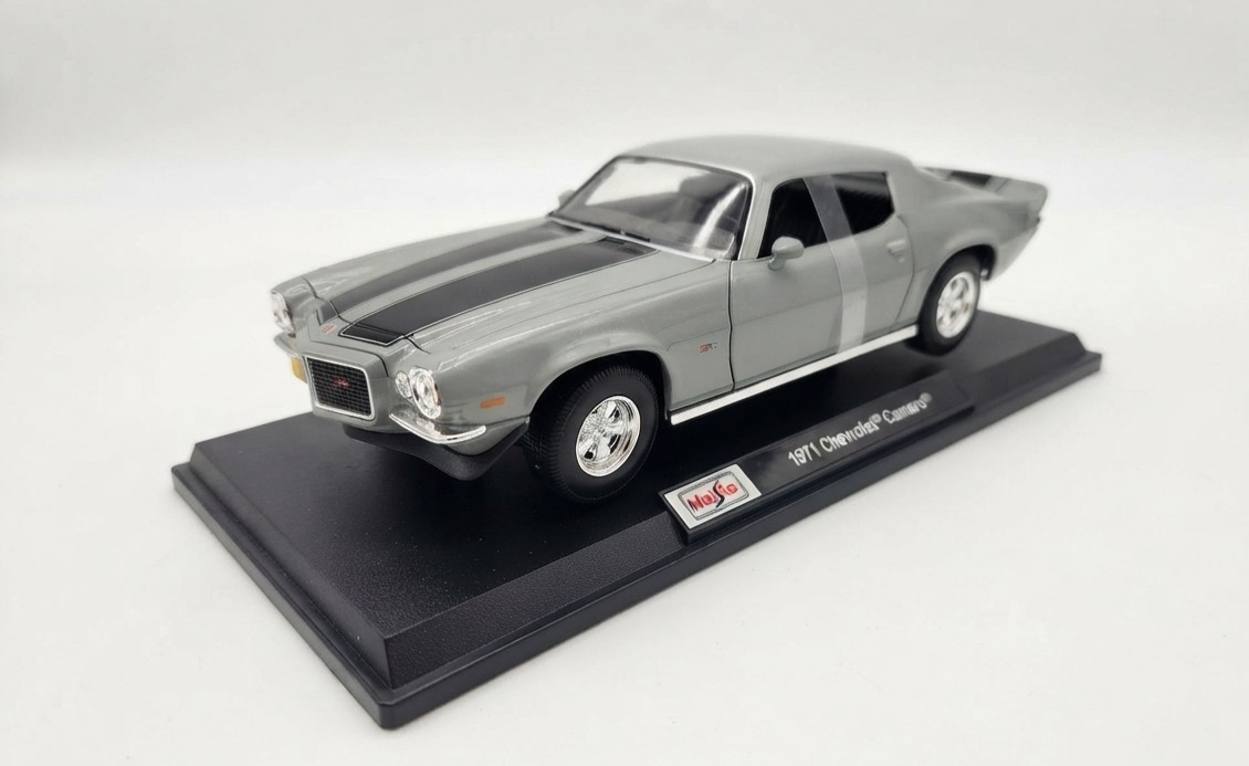 Maisto 1:18 Diecast Special Edition Car – 1971 Chevrolet Camaro (Grey)