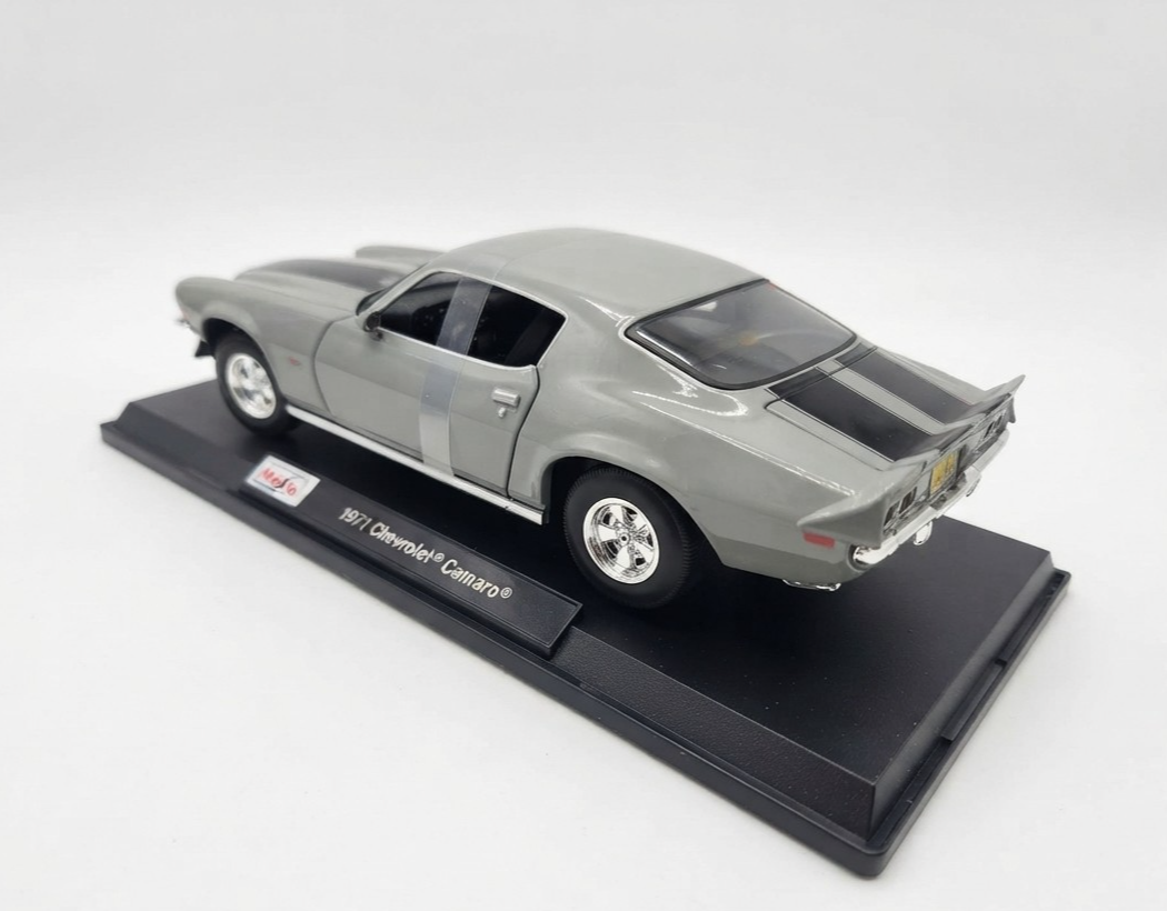 Maisto 1:18 Diecast Special Edition Car – 1971 Chevrolet Camaro (Grey)